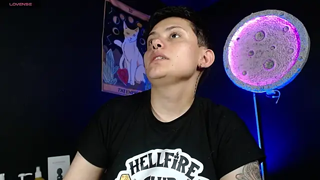 girl_intense444 webcam