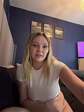 Webcam Model (Sky25x)  is live.Free join now!