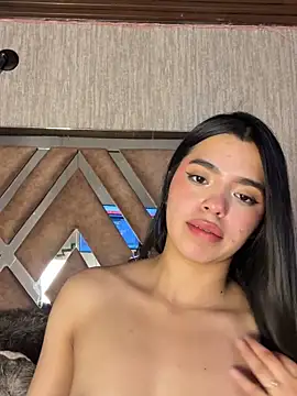 LunaMoore_Pink webcam