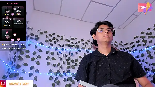 sexy_brunette_12 webcam