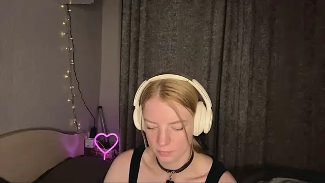 Marry_Sornatiko webcam