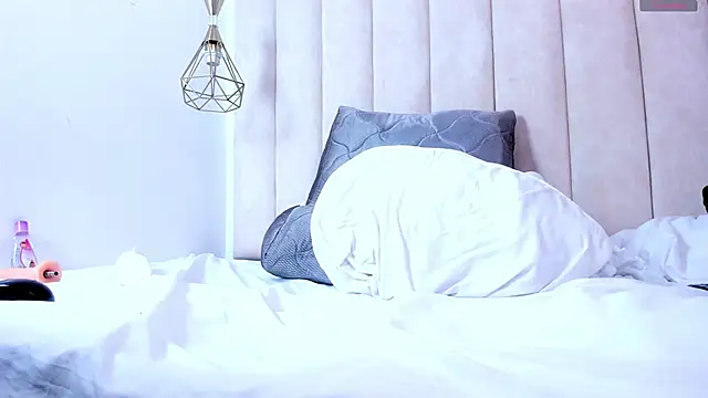 ScarletBlondie webcam