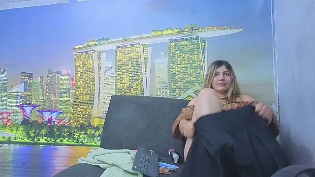 hotlatinabeautiful webcam