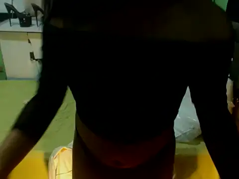 GoldenCumTYRA webcam