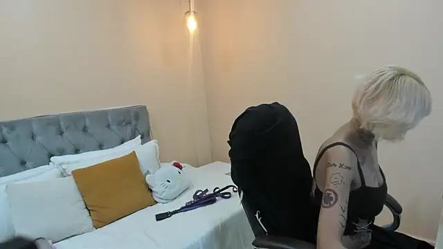 Bela_Craxkerr webcam