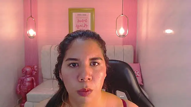 thalia_ch1 - Thalia_ch1's free webcam - UK Sex Cams