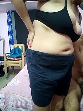 BustyHotWifey webcam