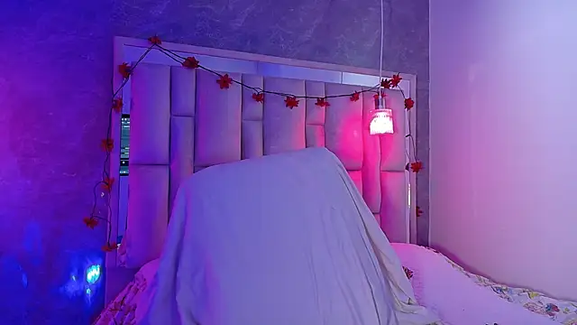 Bella-Sanders webcam