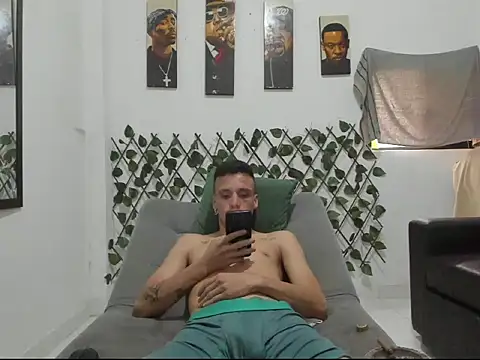 Latins_Boss live sex cam