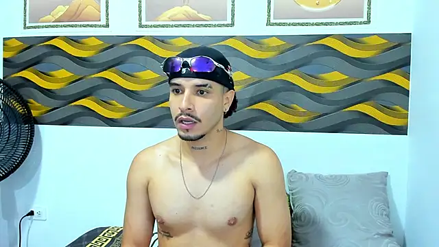 Leon_Hotx webcam