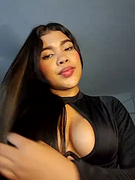 Webcam Model (Jenifer_em)  is live.Free join now!