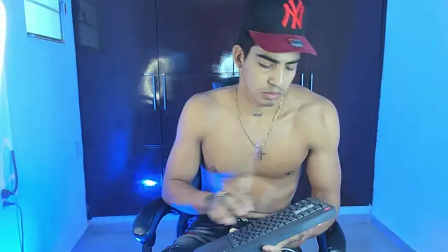 Milo_LatinBoy webcam