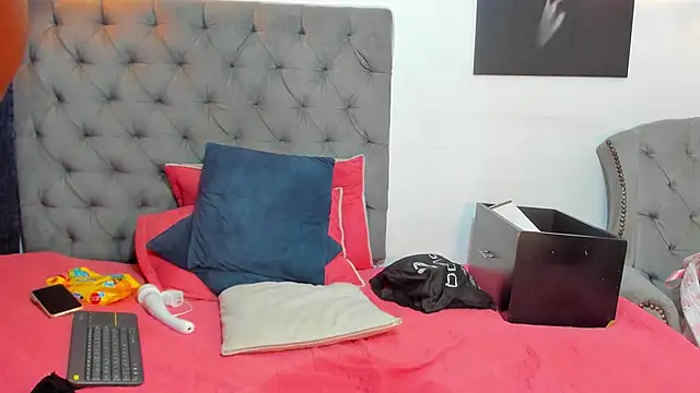 nahiroby_ebony webcam