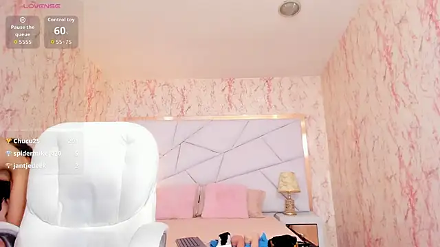 Emily_Whinfre webcam