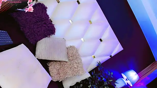 AnnaRouseQueen webcam