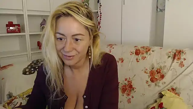 _karolynesyera_ webcam