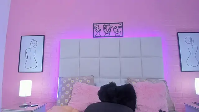 charlotte_kisss webcam