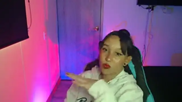 Skarlet_Adams28 webcam