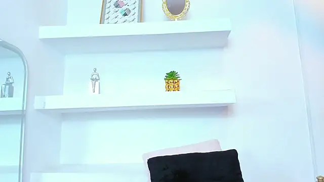 IsabellaMonet webcam