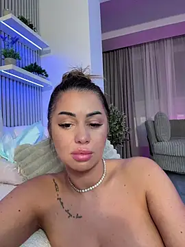 Webcam Model (KirstieVegas)  is live.Free join now!