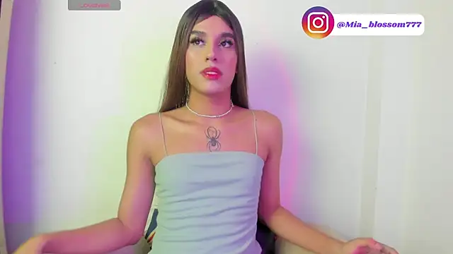 Mia_Blossoml__ webcam