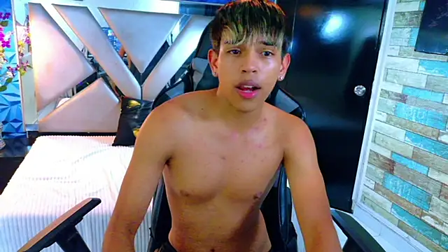 cris_judd (M twink) - show cum