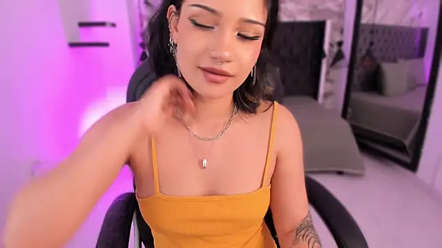 renee_shelby_ webcam