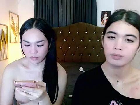 hollyyumiloove webcam