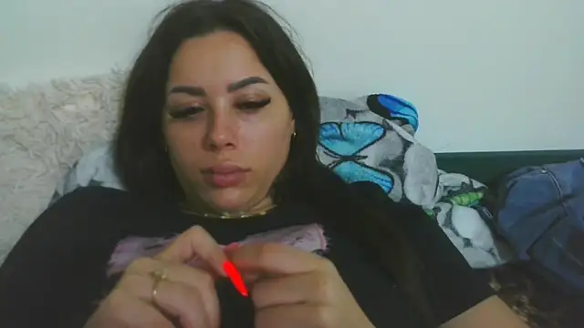 LovelyJulliette webcam