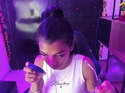 KarlaSlutSkinny__ webcam