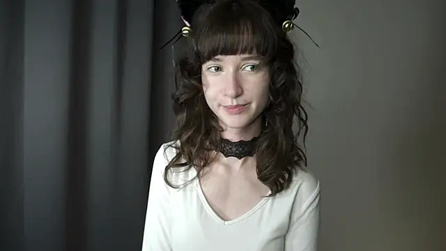 dellaleck (F teen) - Tease my belly close to camera