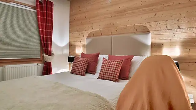 Mystery-Grandmother webcam