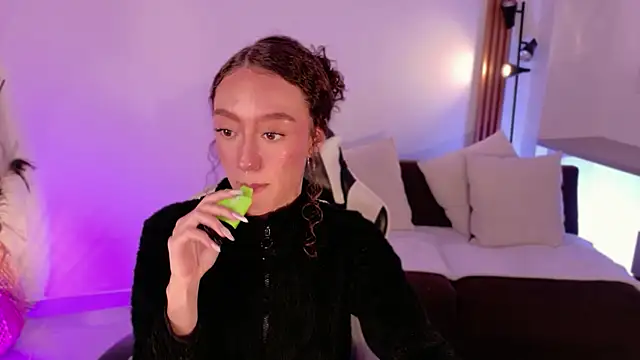 chloemoreti - ChloeMoreti's free webcam