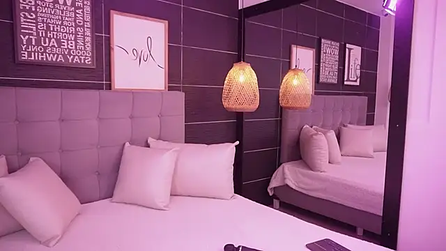 BellaLatinaTS webcam