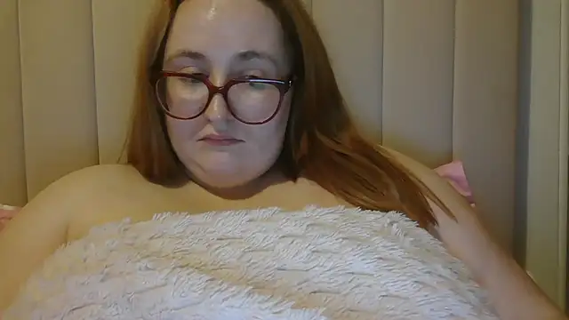 CurvyNaughtyCherry webcam