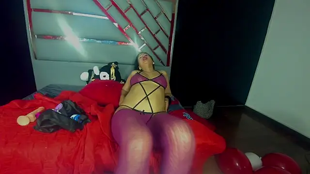 Mia_Miller001 webcam