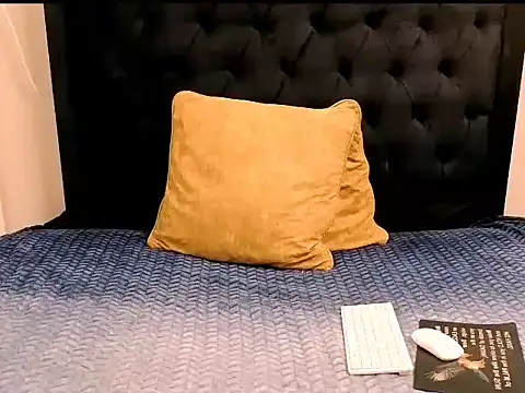 LoveBitesXoxo webcam