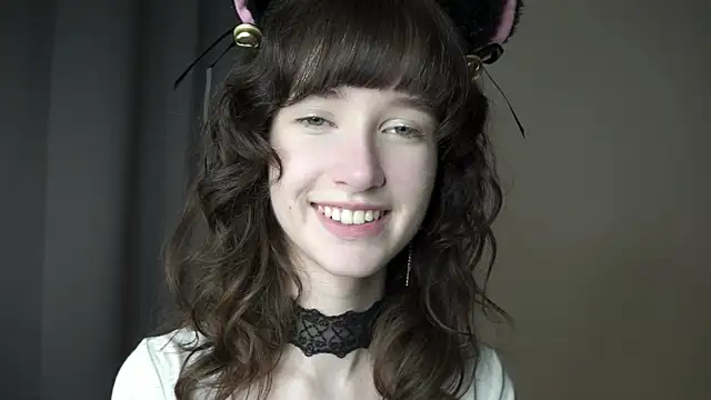 dellaleck (F teen) - Tease my belly close to camera