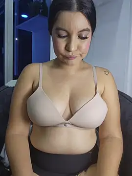 Pretty_Julieta webcam