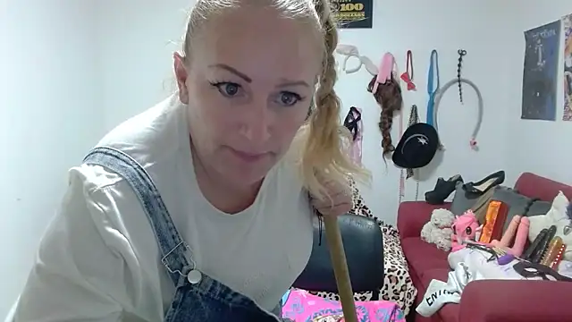 emperabigbootybigass webcam