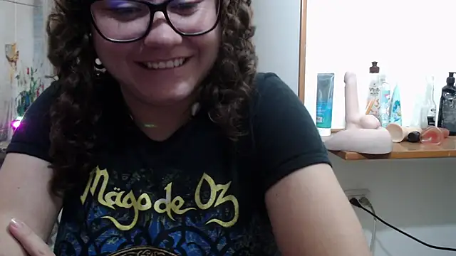 curly_greeneyed webcam