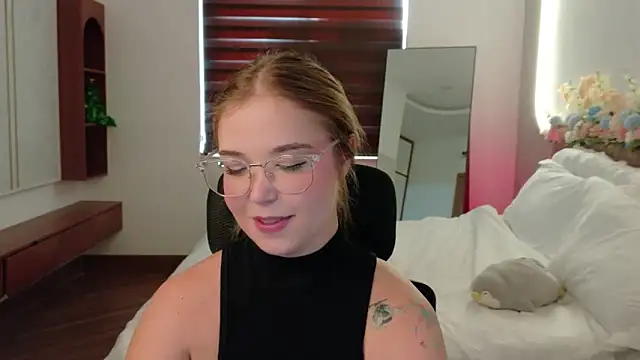 Lilith_Bonheur webcam