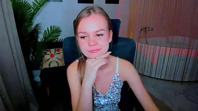 MidnighteAura webcam