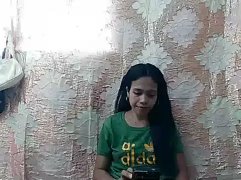 PinaySkinnyGirl webcam