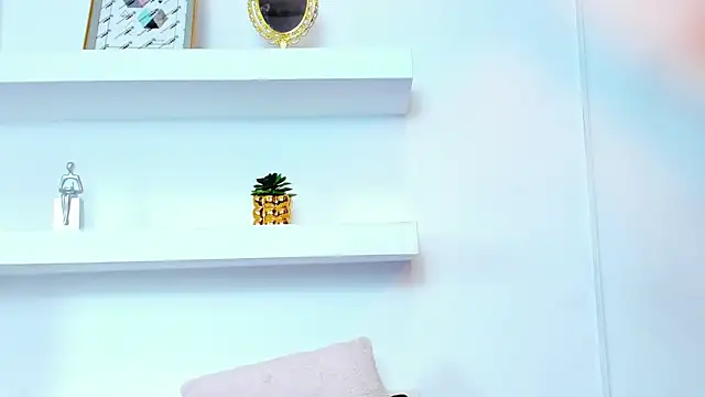 IsabellaMonet webcam