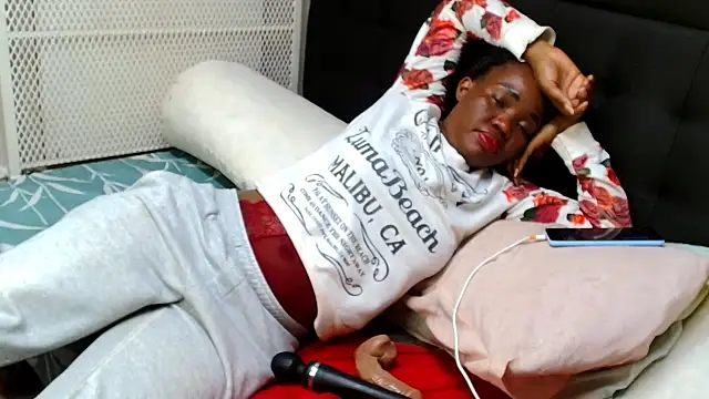 SexyDynamitexxx webcam