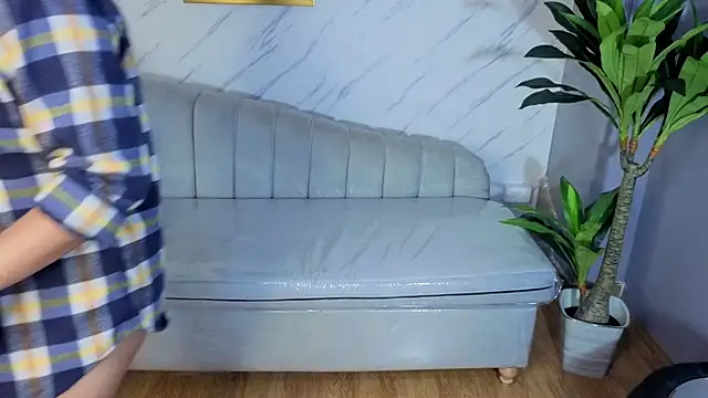 Kristen_black_T webcam