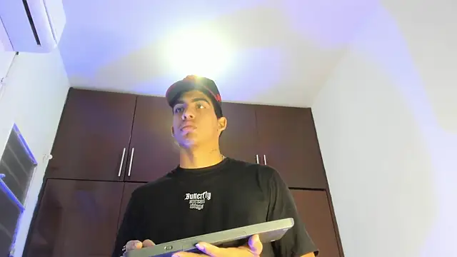 Milo_LatinBoy webcam