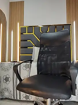 oliver_bigblack_cock (M young) - squeeze penis balls