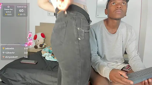 Ebony_N_Blonde webcam